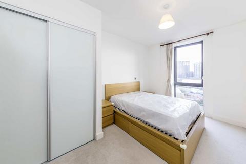 2 bedroom flat to rent, New Village Avenue, London E14