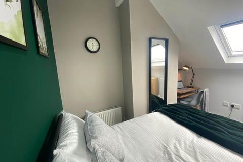 undefined, Beechwood Crescent (room 5), West Yorkshire LS4