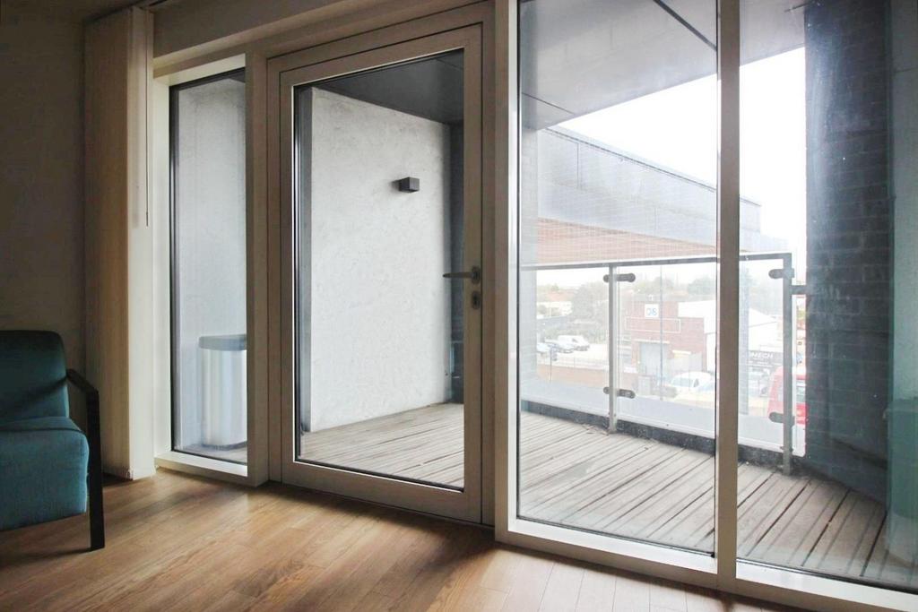 C386fe1d-BALCONY.JPG