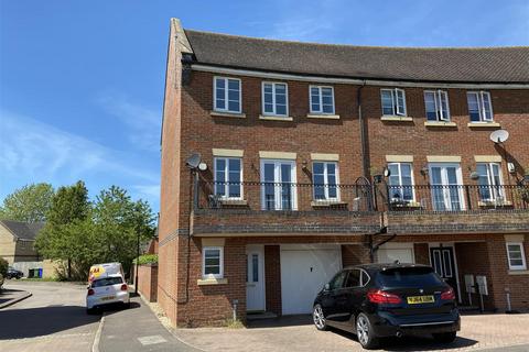 Lady Smock Close, Northampton NN4
