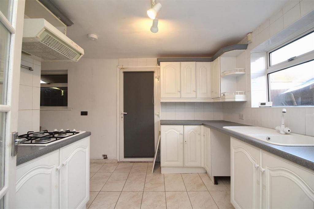 Kitchen 2.JPG