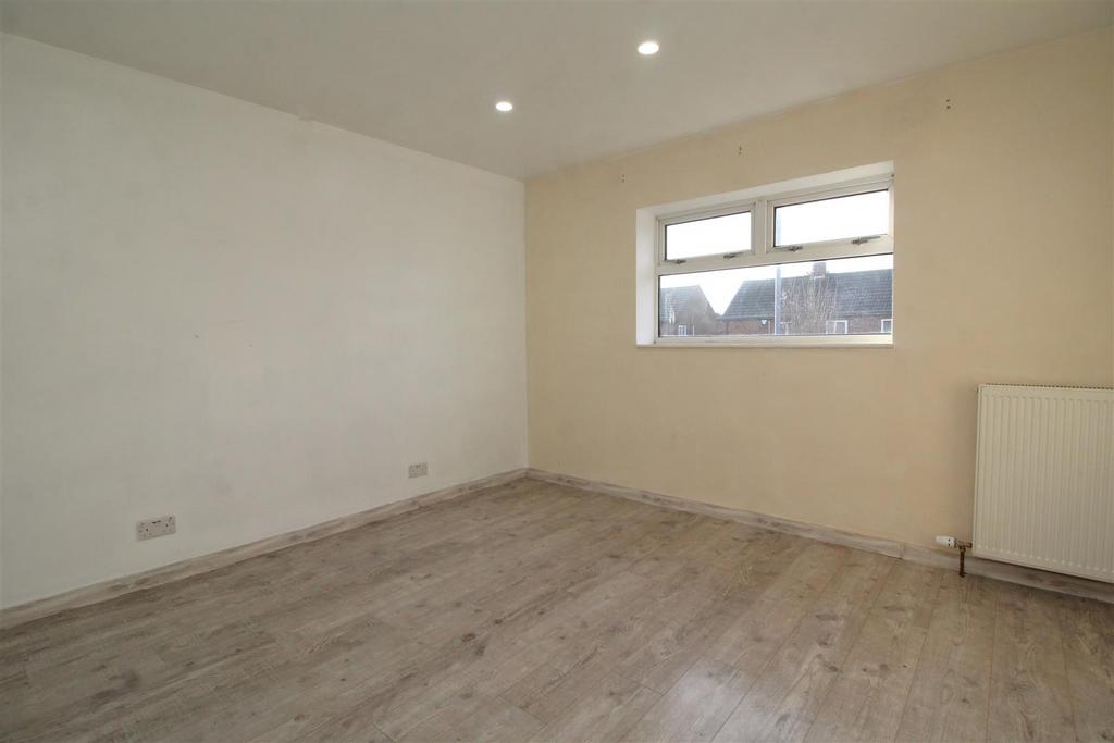 Bedroom 1 .JPG
