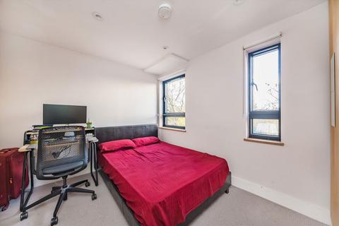 undefined, High Street, Feltham TW13