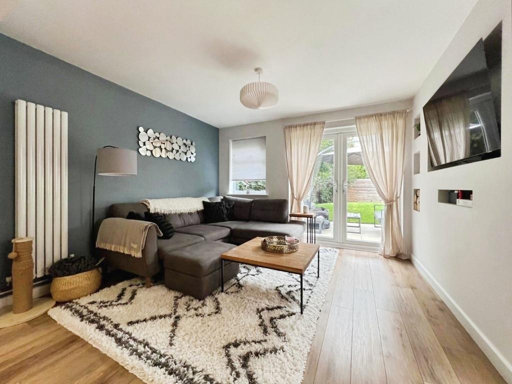 Pbox-living room-326117.jpg