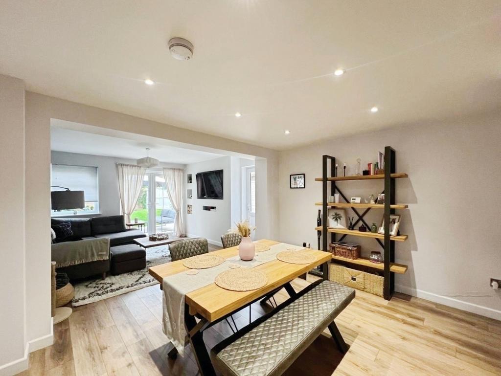 Pbox-living room-326117.jpg