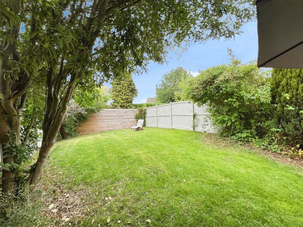Pbox-garden-326117.jpg