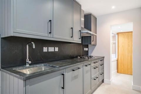 2 bedroom flat to rent, Harcourt Terrace, London SW10
