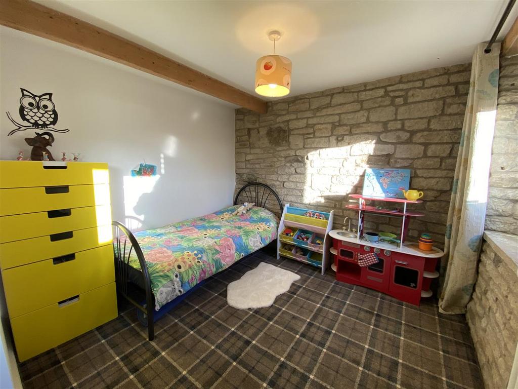 Bramleys Estate Agents - Squarefield - Scholes Moo