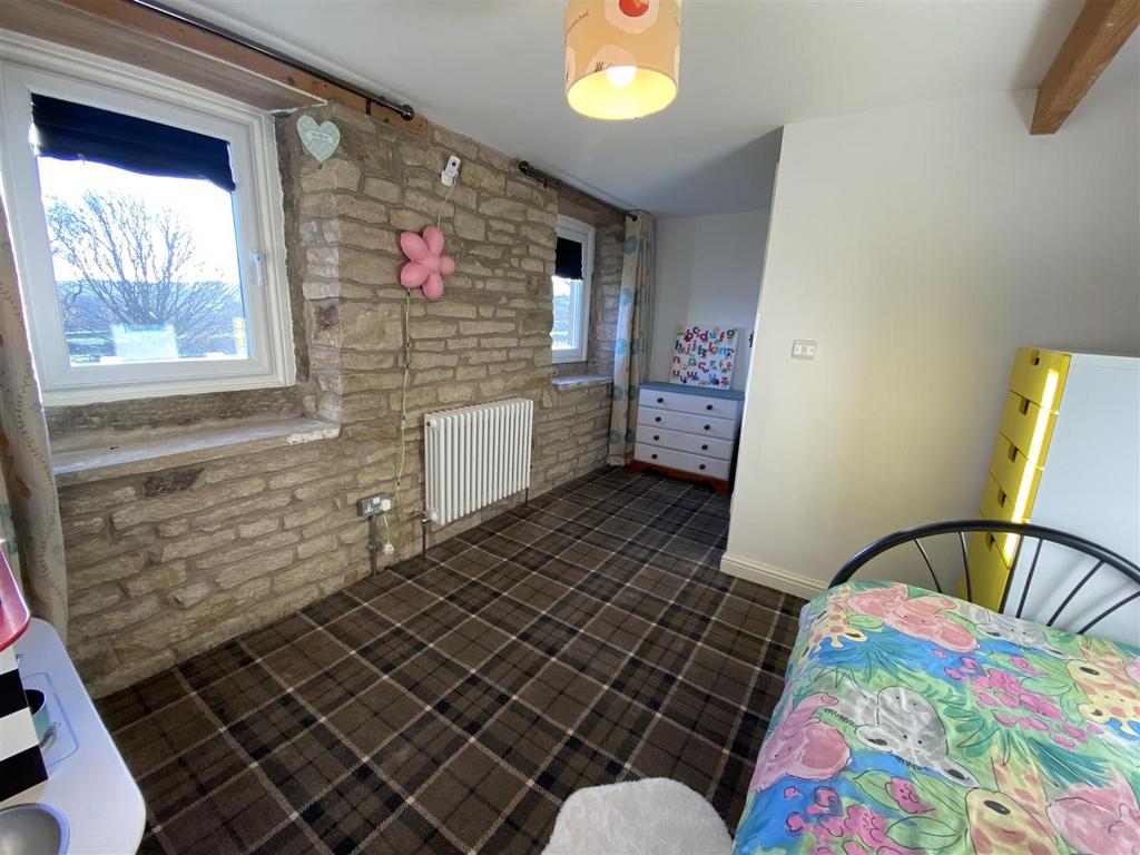 Bramleys Estate Agents - Squarefield - Scholes Moo
