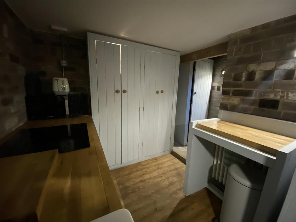 Bramleys Estate Agents - Squarefield - Scholes Moo