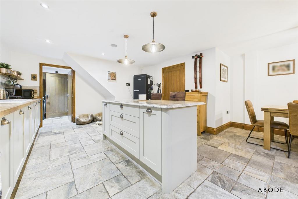 CAM03473 G0-PR0523-STILL036.jpg