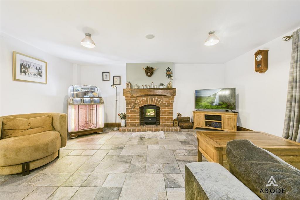 CAM03473 G0-PR0523-STILL038.jpg