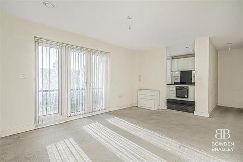 2 bedroom flat to rent, Reservoir Way, Hainault