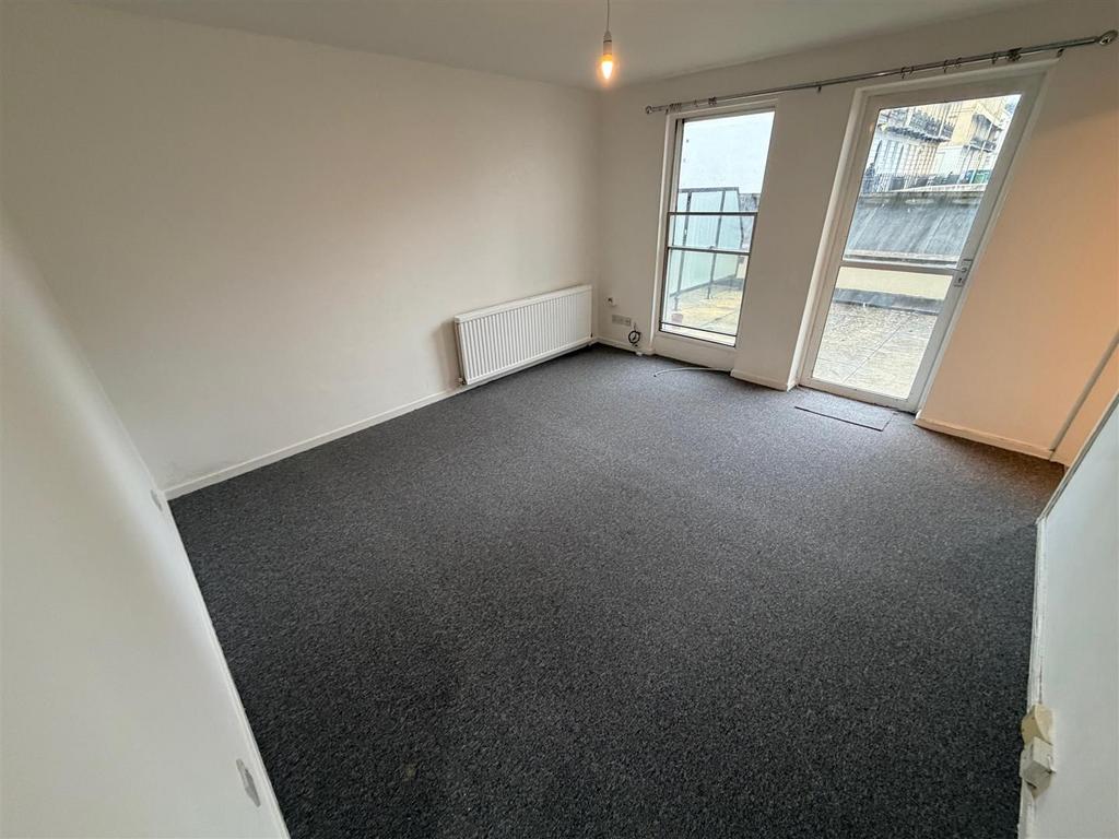 Living Room 1.jpg