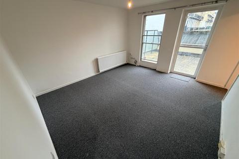 2 bedroom flat to rent, Berkeley Court, High Street, Cheltenham