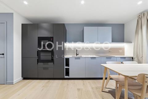 undefined, Peninsula Gardens, Greenwich Peninsula, London SE10