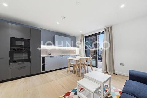 undefined, Peninsula Gardens, Greenwich Peninsula, London SE10