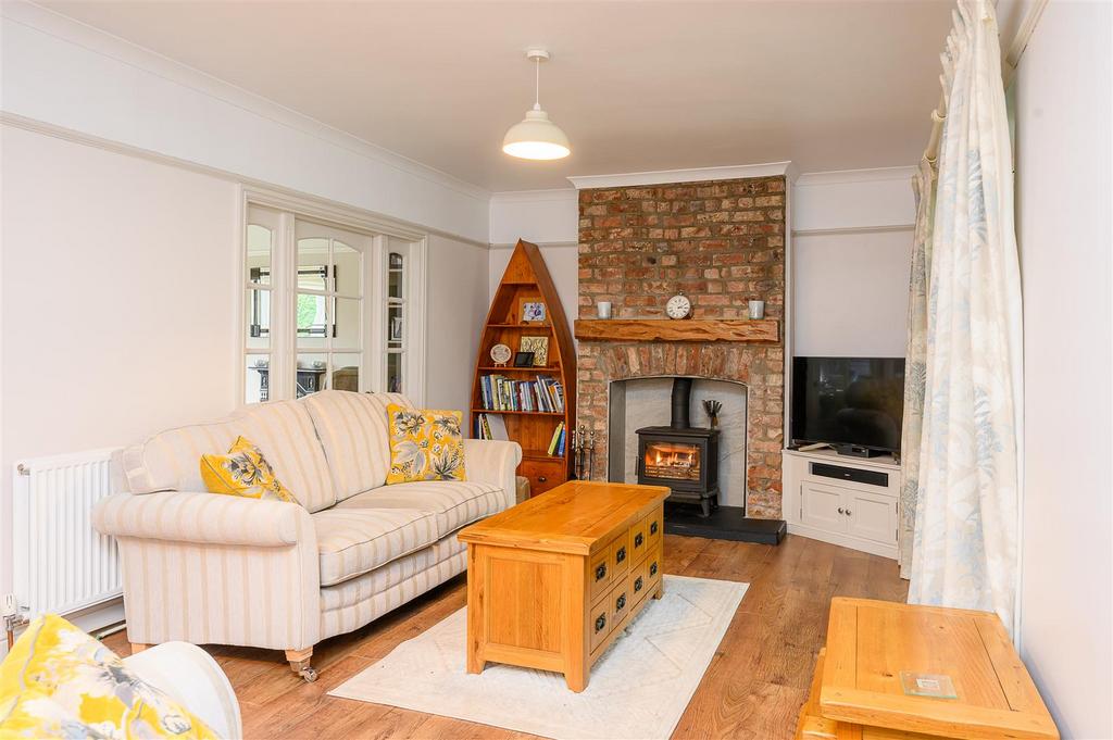 Sitting / family room