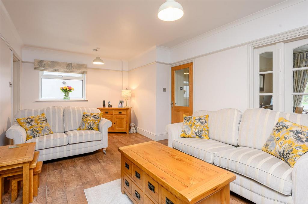 Sitting / family room