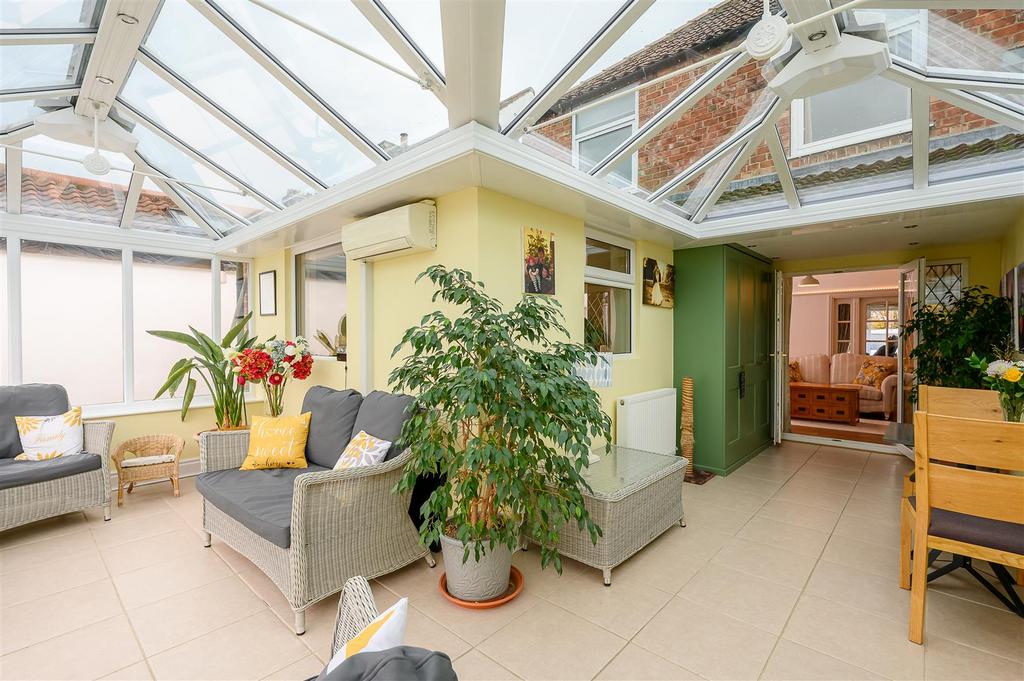Conservatory / garden room