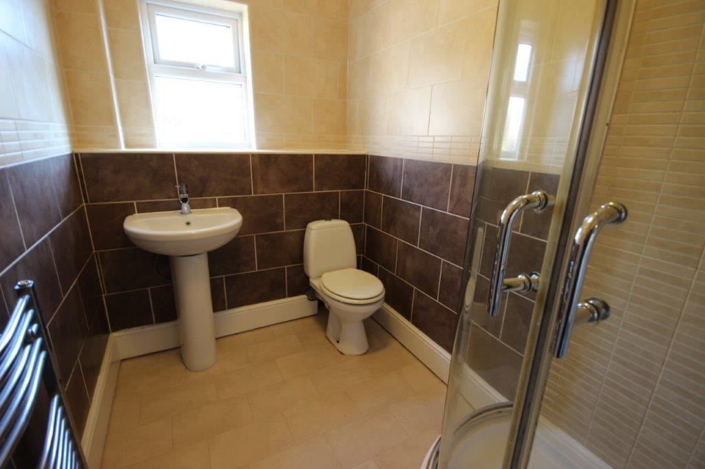 Anchorfields 22 - Shower Room.JPG