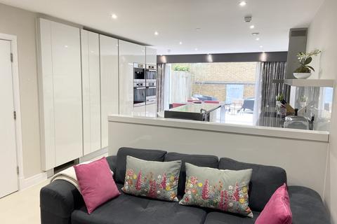 5 bedroom end of terrace house for sale, Havilland Mews, London, W12