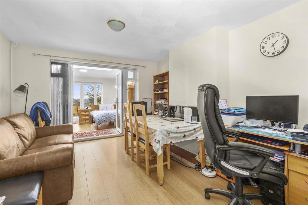 123 Walton Drive, HP13 6 UA-8.jpg