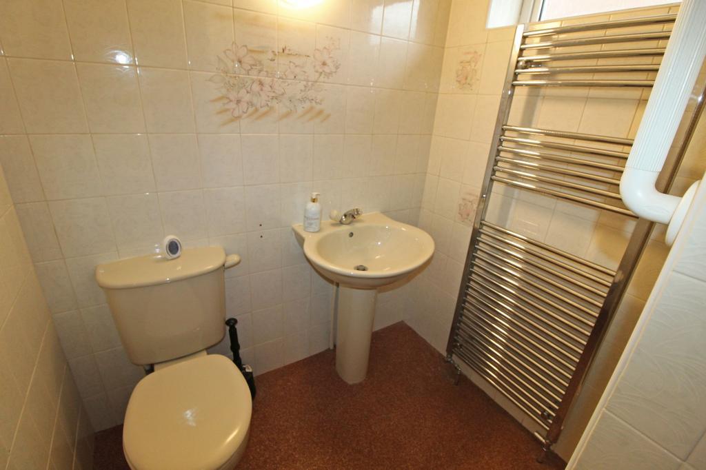Bathroom (Ground Floor)