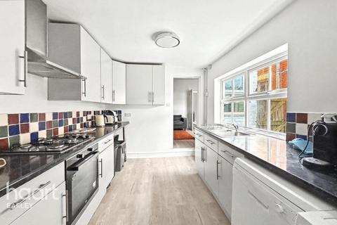 undefined, Kings Road, READING