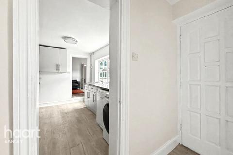 undefined, Kings Road, READING