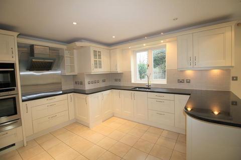 6 bedroom detached house to rent, Aspen Avenue, Bedford, MK41 8BY