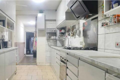 undefined, Thornthon Heath CR7