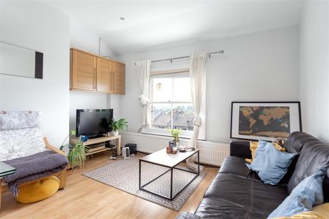 2 bedroom flat to rent, Hilltop Road, West Hampstead NW6