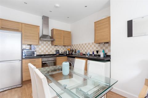 2 bedroom flat to rent, Hilltop Road, West Hampstead NW6
