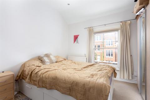 2 bedroom flat to rent, Hilltop Road, West Hampstead NW6