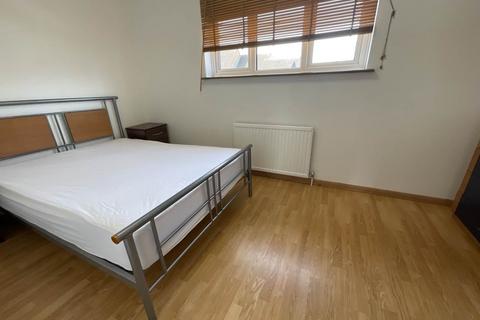 undefined, Emerald Close, , London