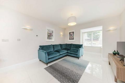 undefined, Merton Road, South Wimbledon SW19
