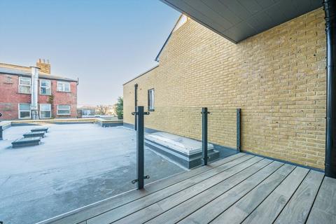 2 bedroom flat for sale, Merton Road, South Wimbledon SW19