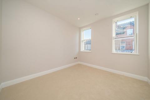 2 bedroom flat for sale, Merton Road, South Wimbledon SW19