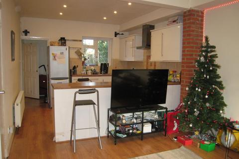2 bedroom flat to rent, Shanklin Road, Brighton BN2