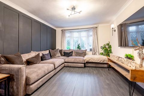 3 bedroom terraced house for sale, St. Johns Road, Belton