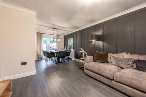 3 bedroom terraced house for sale, St. Johns Road, Belton