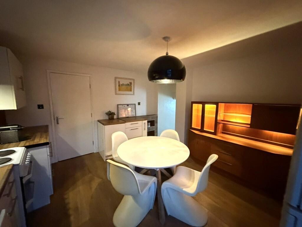 Kitchen diner.jpg