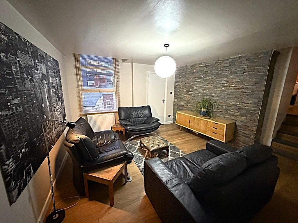 Living room 2nd.jpg
