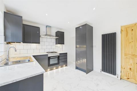 2 bedroom terraced house for sale, Boundary Road, Newark