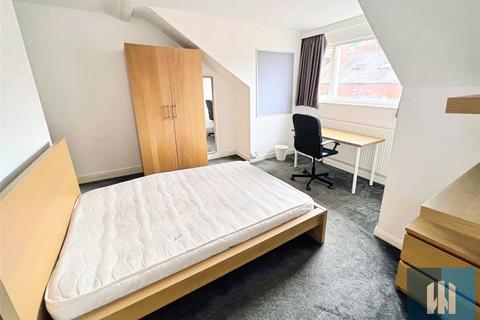 6 bedroom terraced house to rent, Burchett Grove, Woodhouse, Leeds, LS6