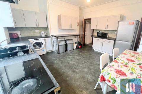 6 bedroom terraced house to rent, Burchett Grove, Woodhouse, Leeds, LS6