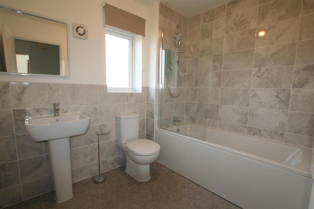 Westcottway,125bathroom.JPG