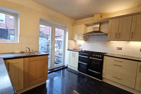 2 bedroom terraced house to rent, Chorley, Chorley PR7