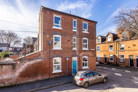 4 bedroom terraced house to rent, Harley Street, Nottingham, NG7